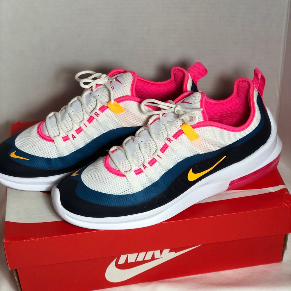 Women’s Nike Air Max Axis Sz 10